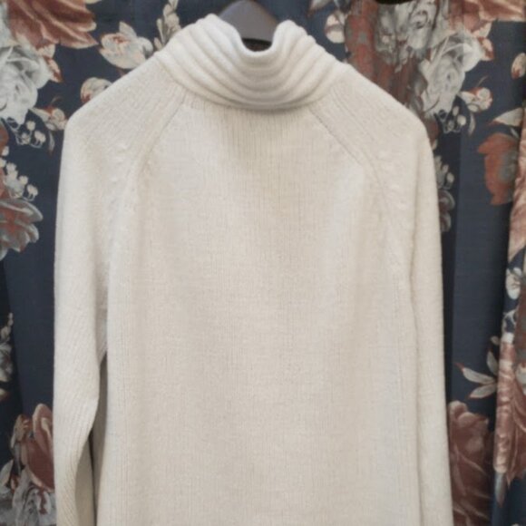 Reference Point NY Mock Turtle Crossover Neck Off-white Sweater - Picture 5 of 7